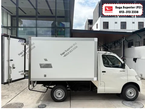 Side view of our Daihatsu Gran Max chiller box van with the rear doors open on stainless hinges