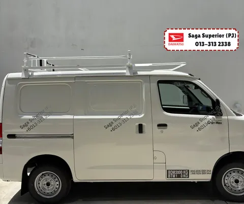Daihatsu Gran Max Panel Van with roof ladder rack
