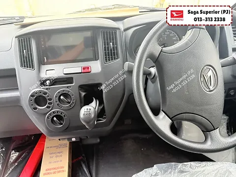 Daihatsu Gran Max luton van cab: touchscreen, air-con controls and 5-speed manual gear lever