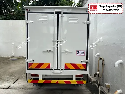 Rear of Daihatsu Gran Max luton van: twin vented doors, reflective markings and underrun bar