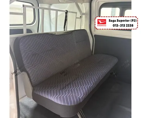 Rear seat inside Daihatsu Gran Max Semi-Panel Van