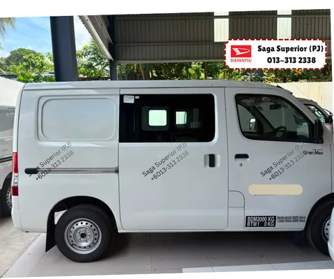 White Daihatsu Gran Max Semi-Panel Van side view